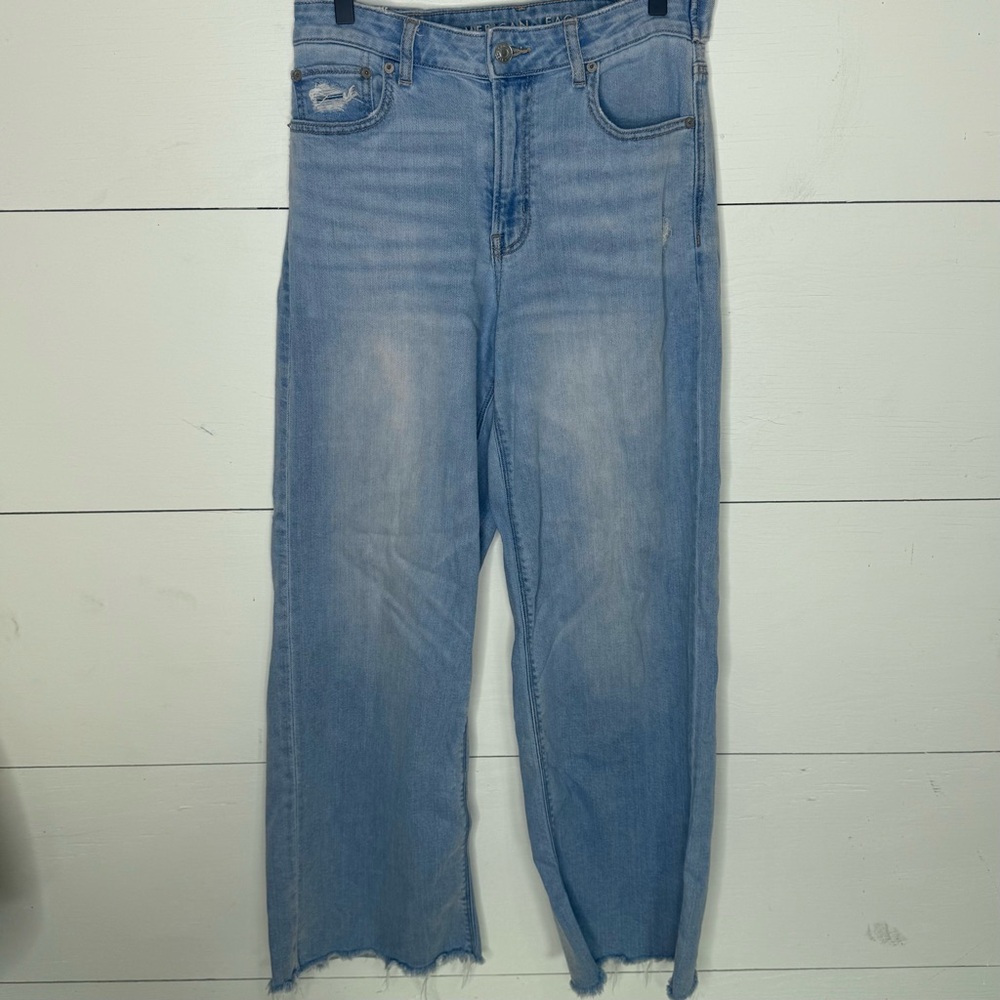 American Eagle • Super High-Rise Baggy Wide Leg Jeans Size 4 Short